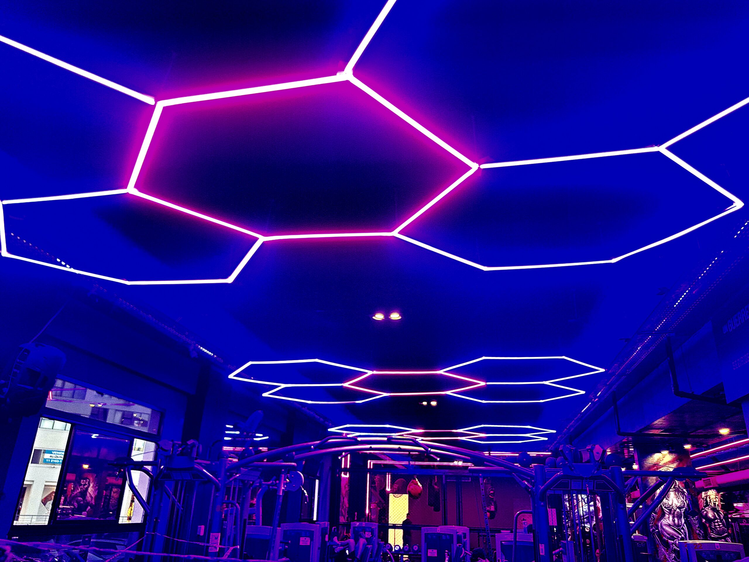 Instalación de iluminación realizada en un comercio