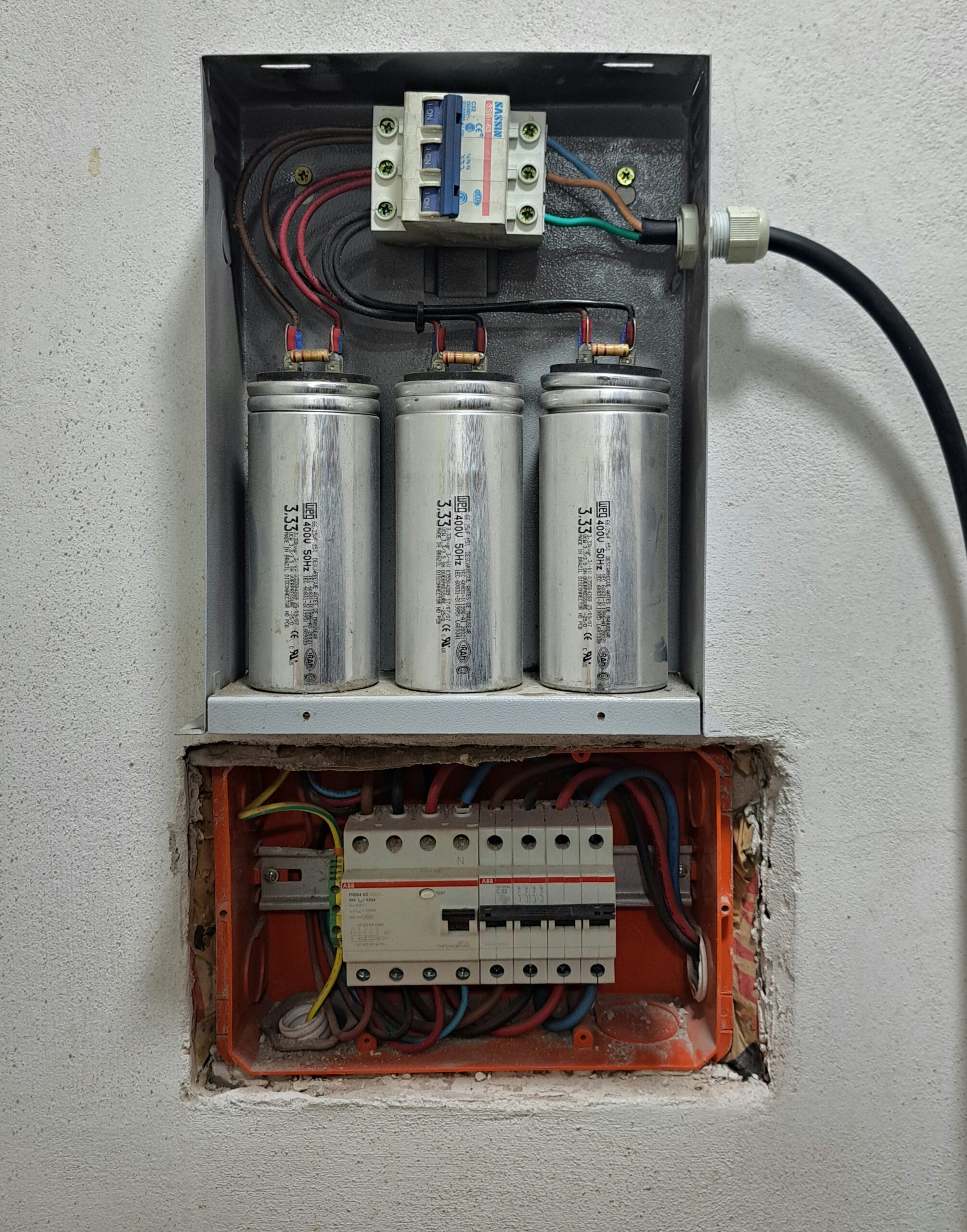 Banco de capacitores en instalación eléctrica