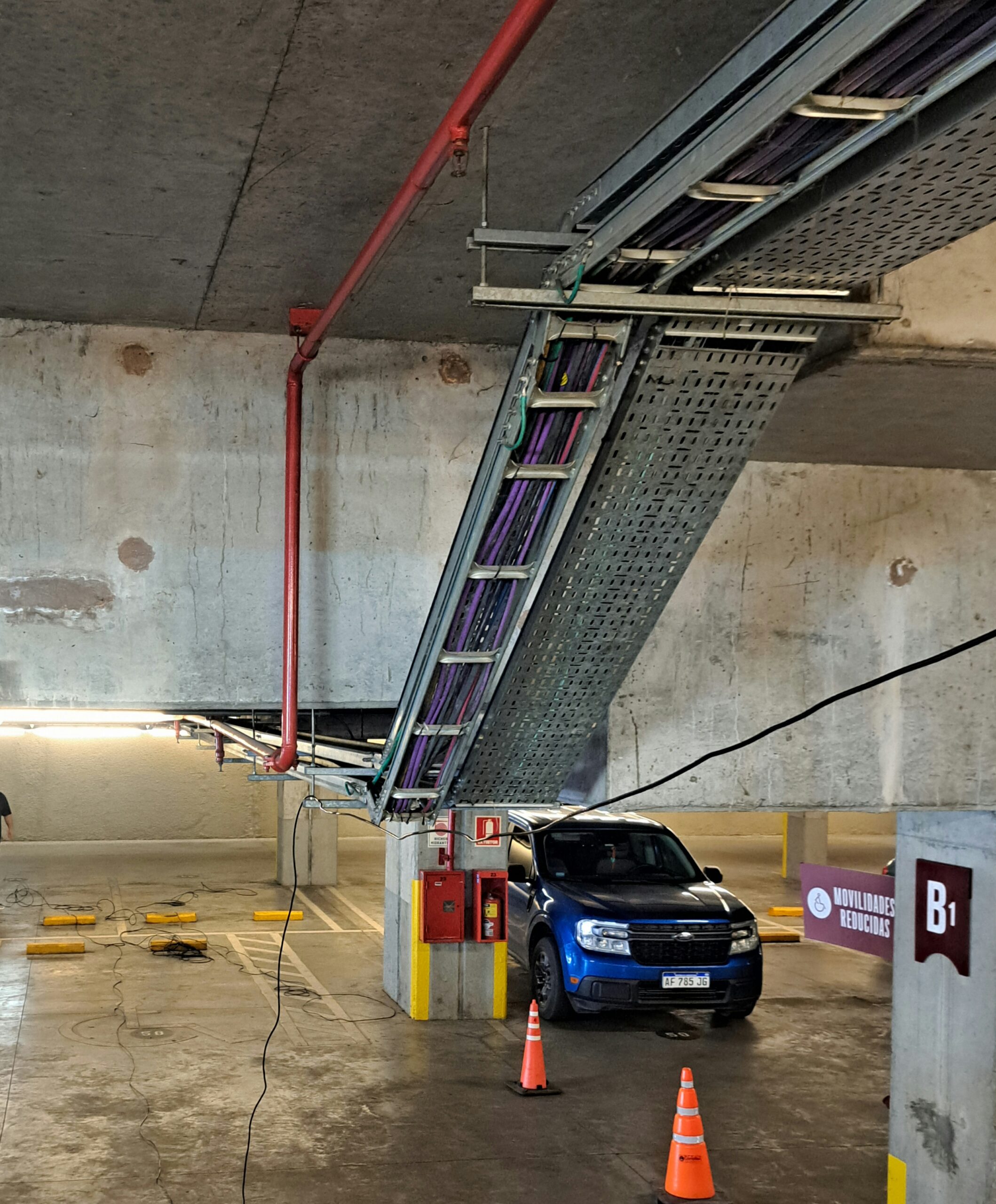 Trabajo eléctrico realizado en Los Arcos Shopping